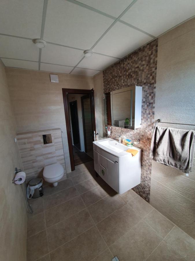 Sunny Apartment Yukarı Cuma Dış mekan fotoğraf